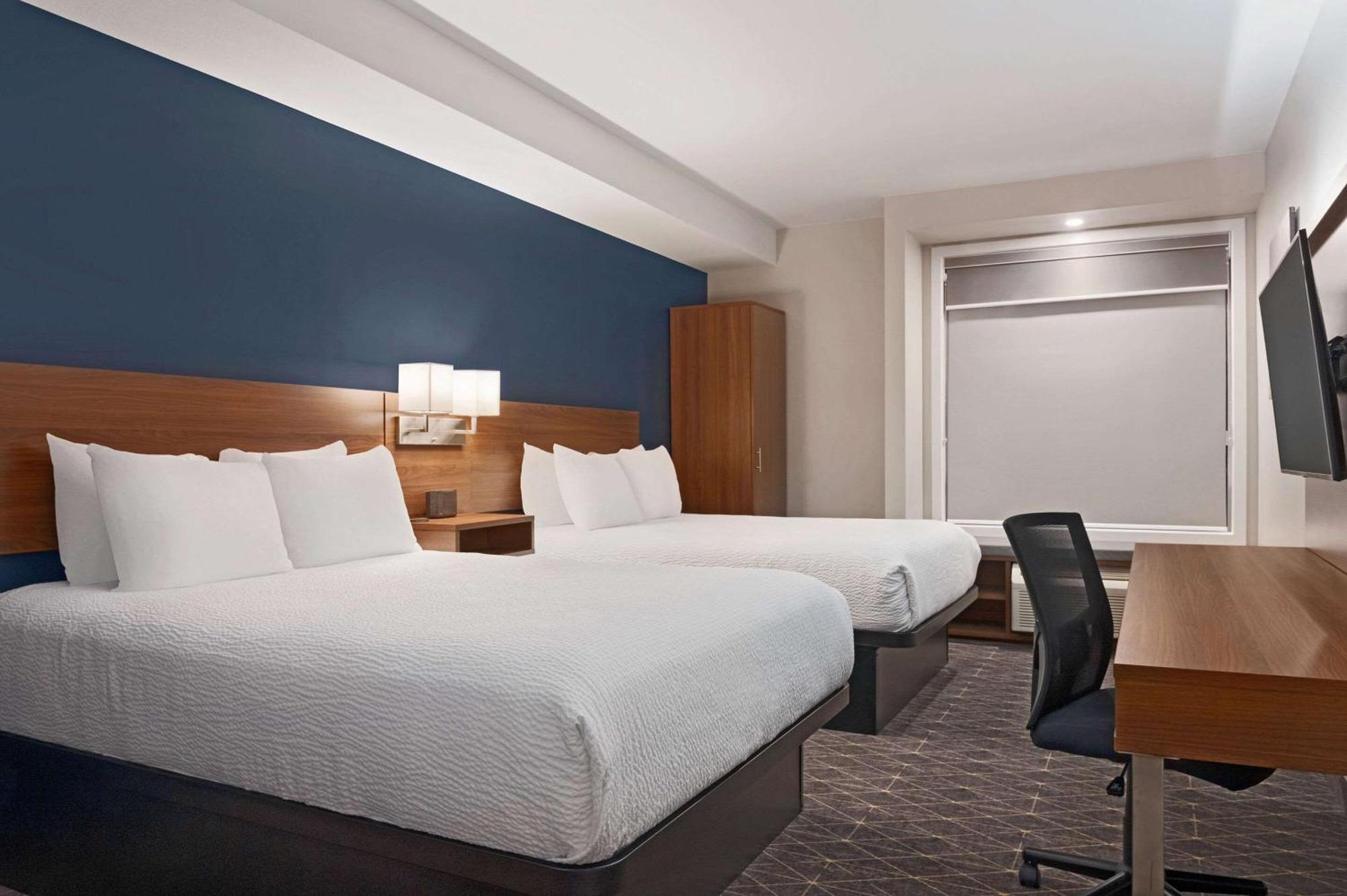 Park Inn By Radisson, Келоуна Экстерьер фото