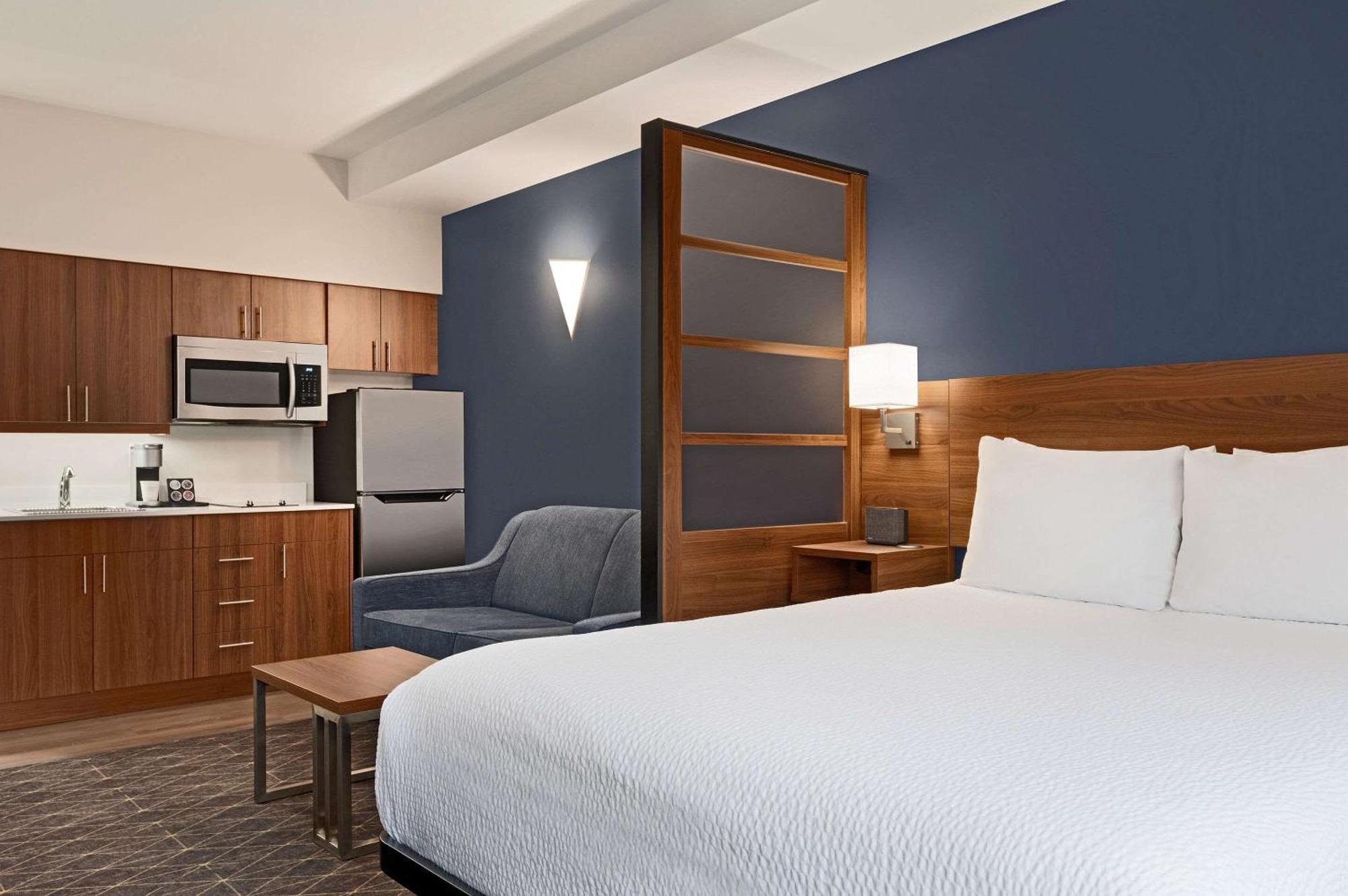 Park Inn By Radisson, Келоуна Экстерьер фото