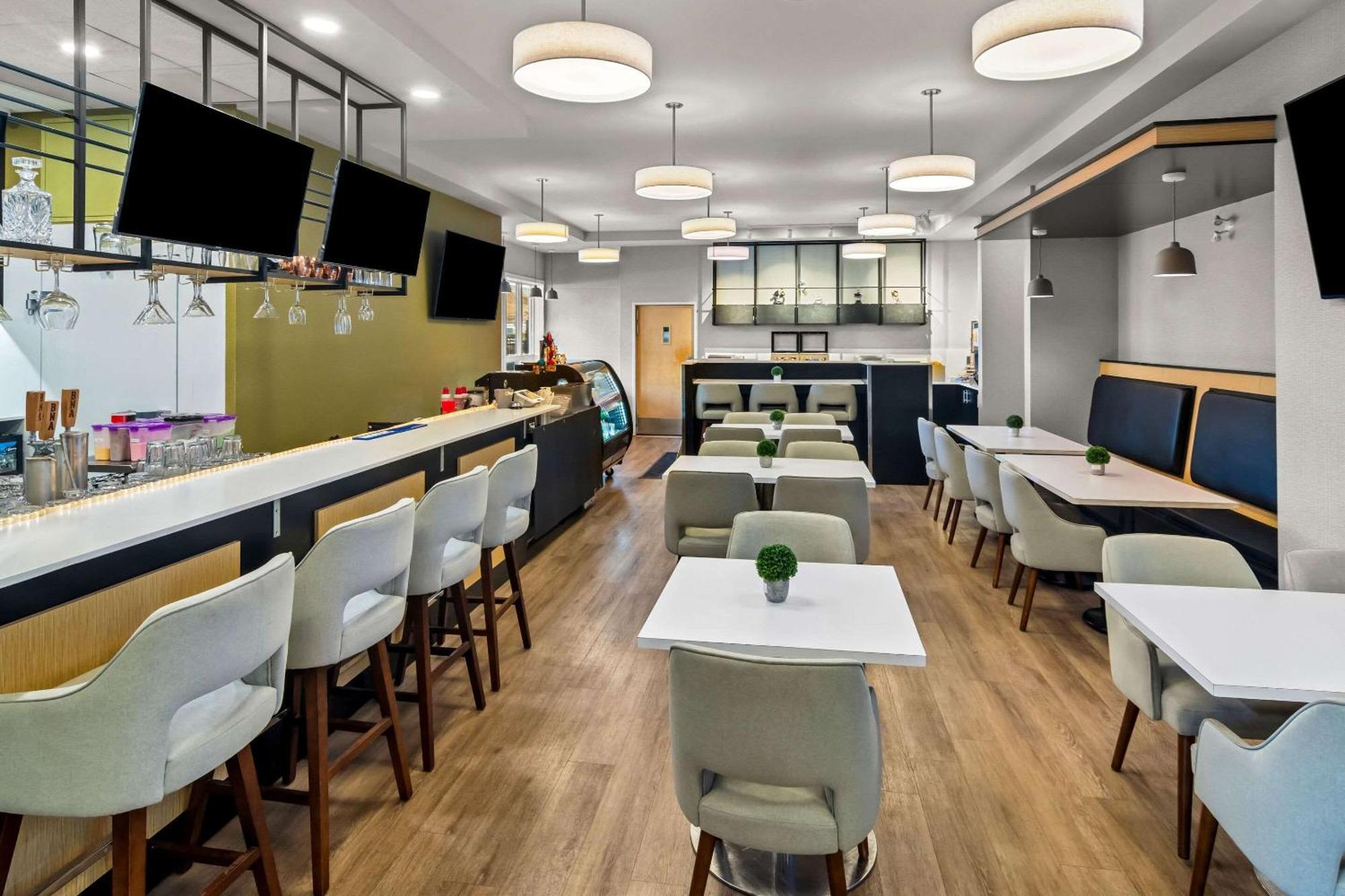 Park Inn By Radisson, Келоуна Экстерьер фото