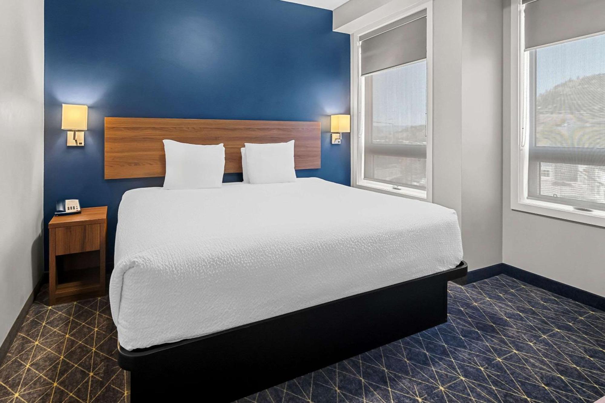 Park Inn By Radisson, Келоуна Экстерьер фото